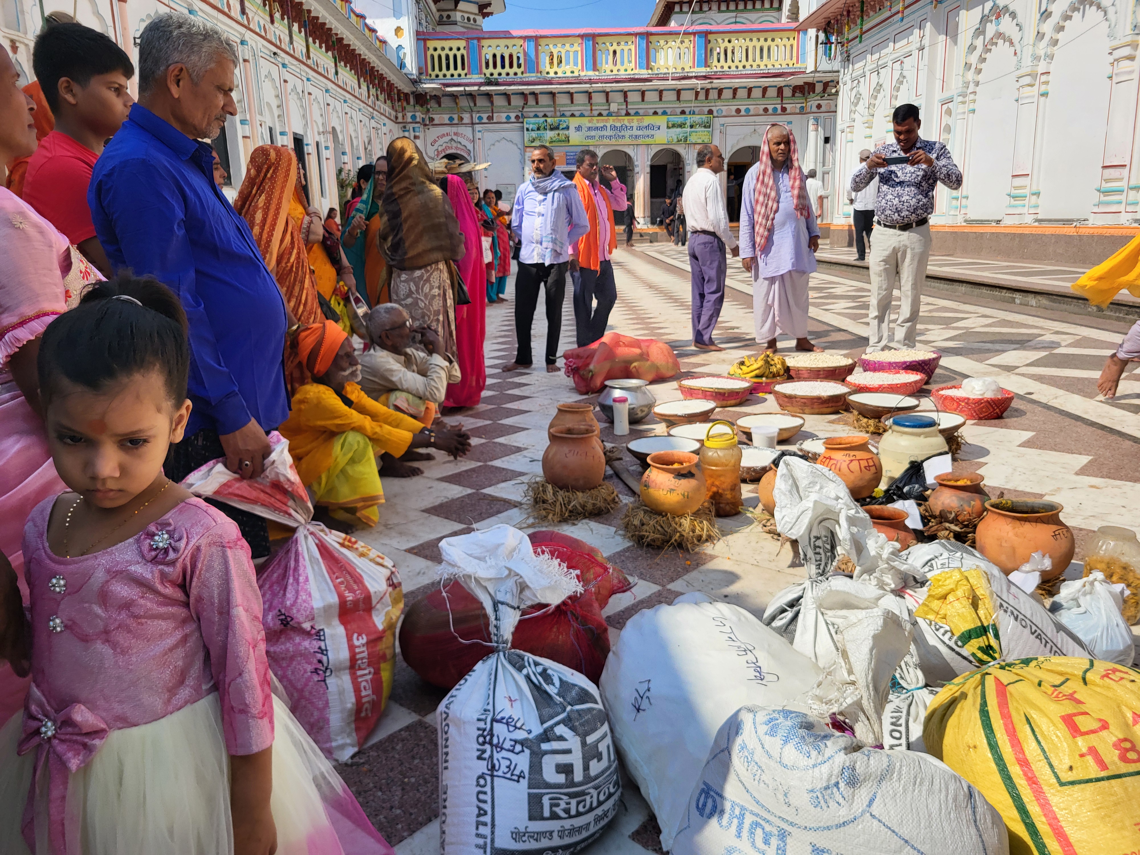 मिथिलामा धुमधामका साथ कोजाग्रत पूर्णिमा मनाइँदै, १४२ वर्ष पुरानो ‘भार’ परम्पराले पायो निरन्तरता