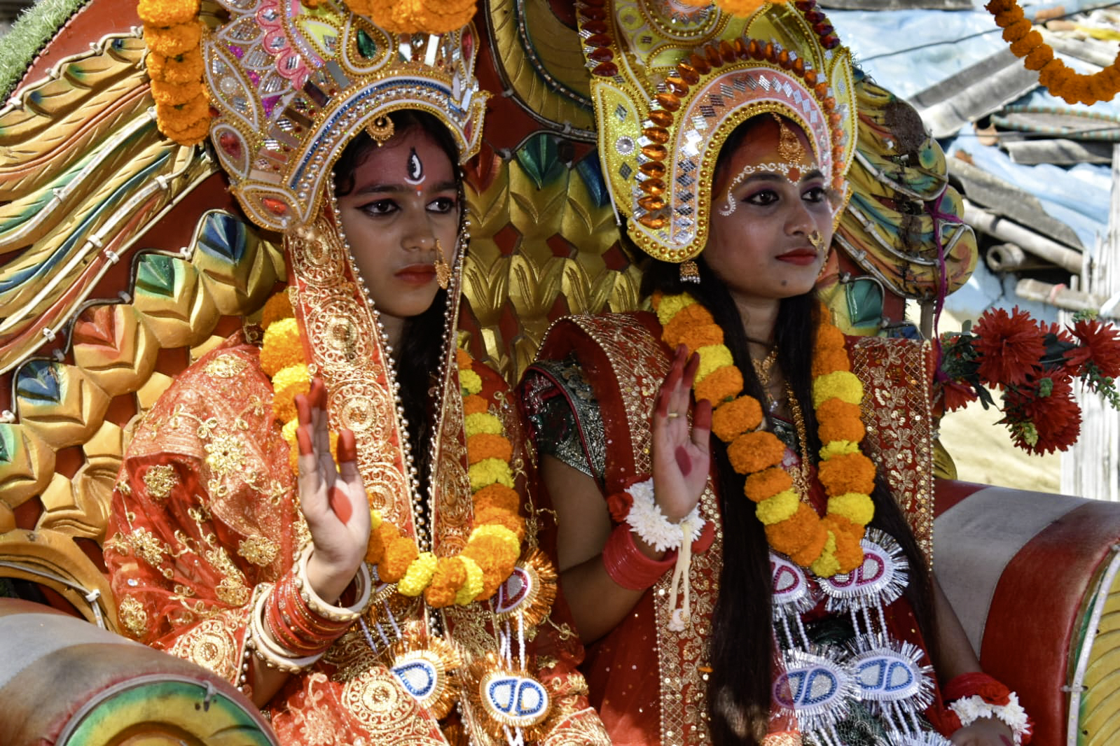 बडादशैंको अवसरमा मटिहानीमा शान्ति शोभायात्रा (तस्विरहरू)