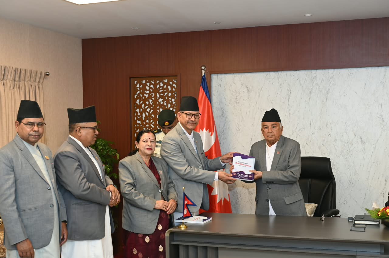 राष्ट्रिय दलित आयोगद्वारा राष्ट्रपति पौडेलसमक्ष वार्षिक प्रतिवेदन पेस