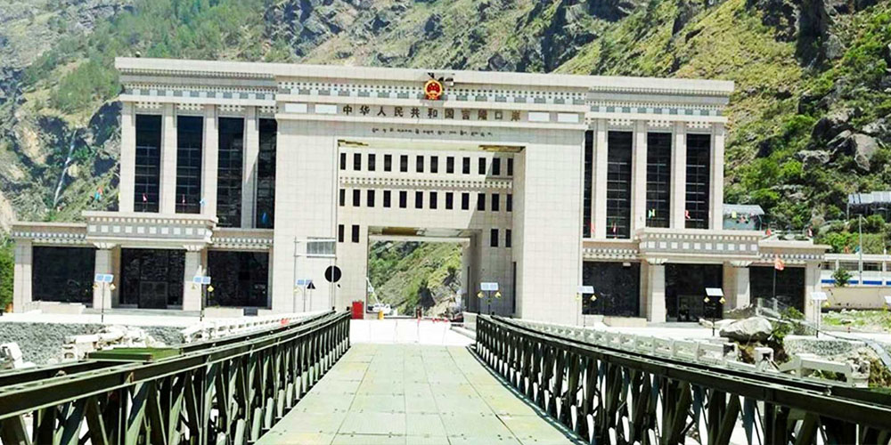 तातोपानी नाका तीन दिनका लागि खुल्यो, नियमित सञ्चालन गर्न व्यवसायीको माग