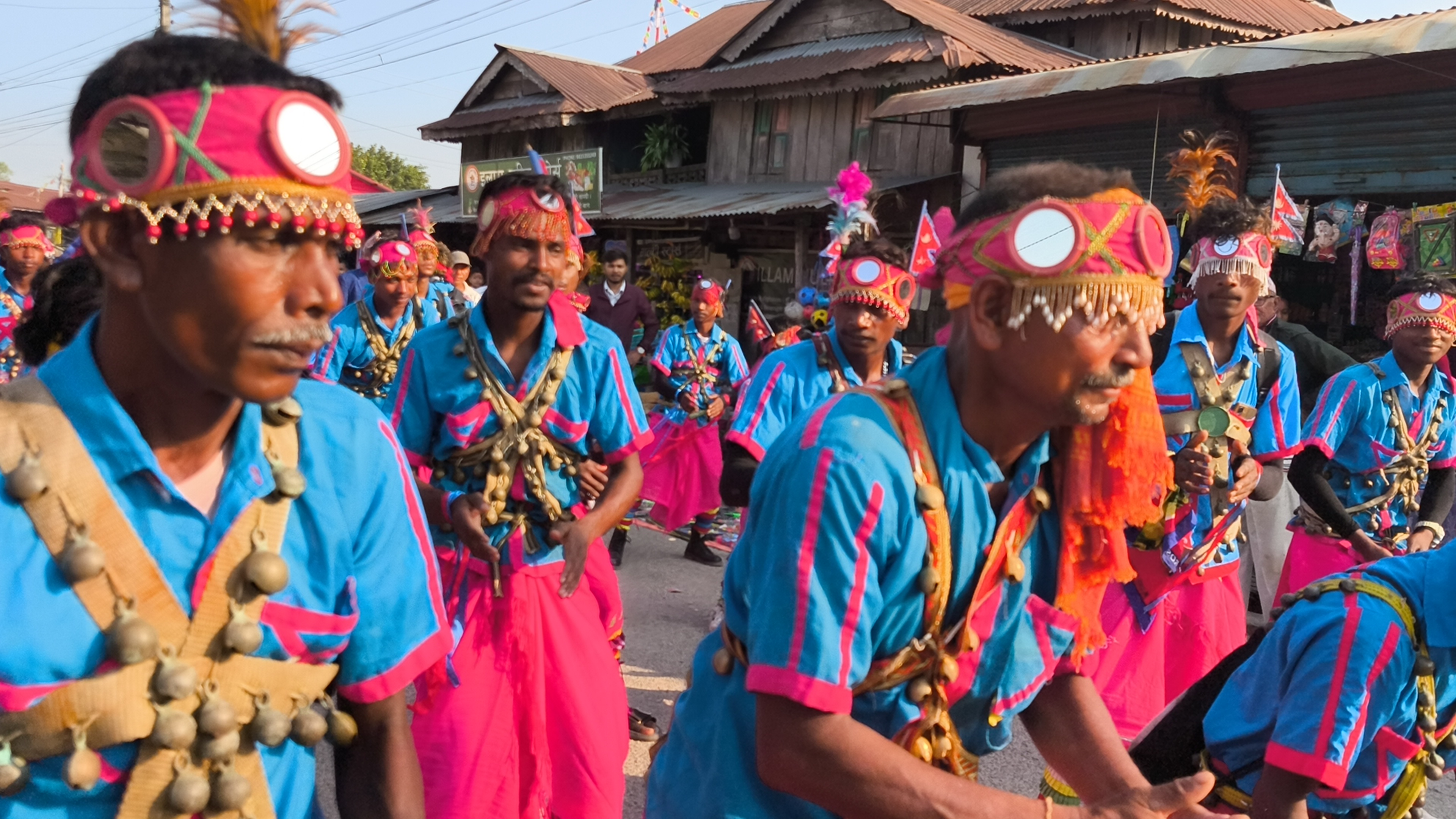 सन्थाल समुदायको दासाई नृत्यको रौनक (तस्विरसहित)